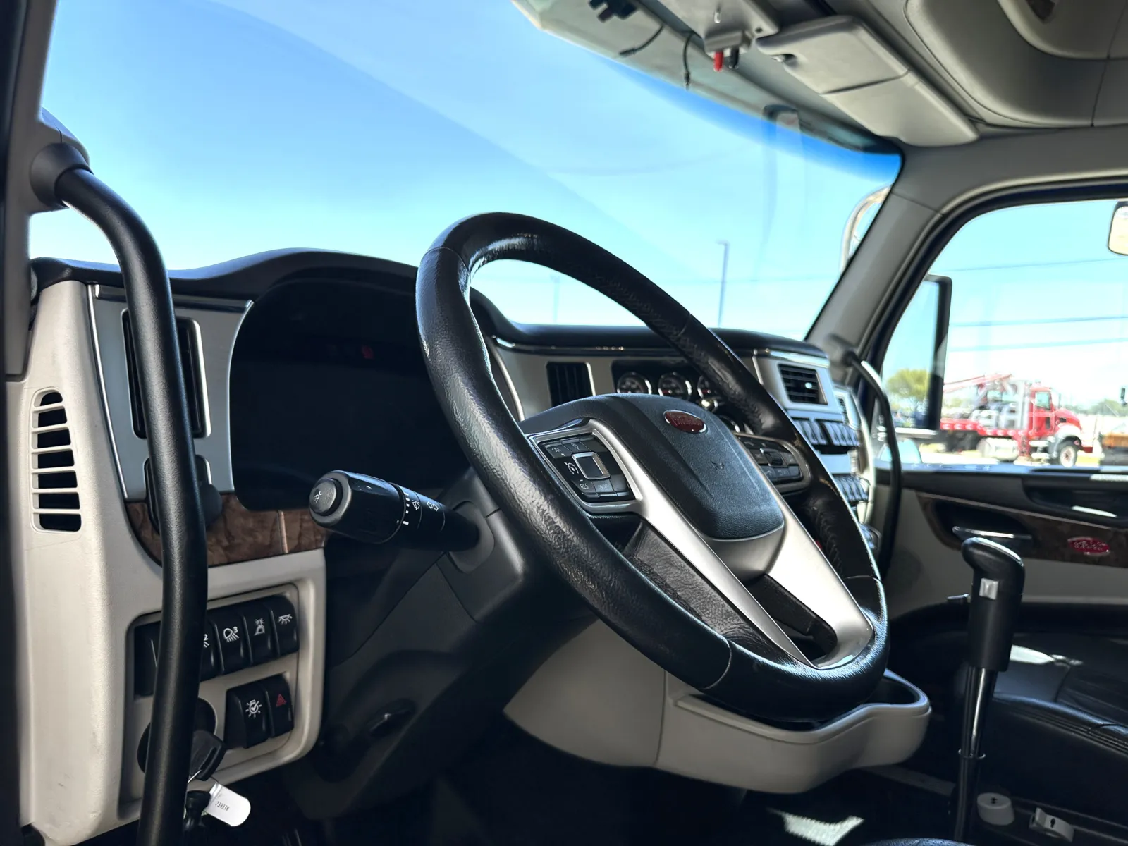 2025 Peterbilt - image 15