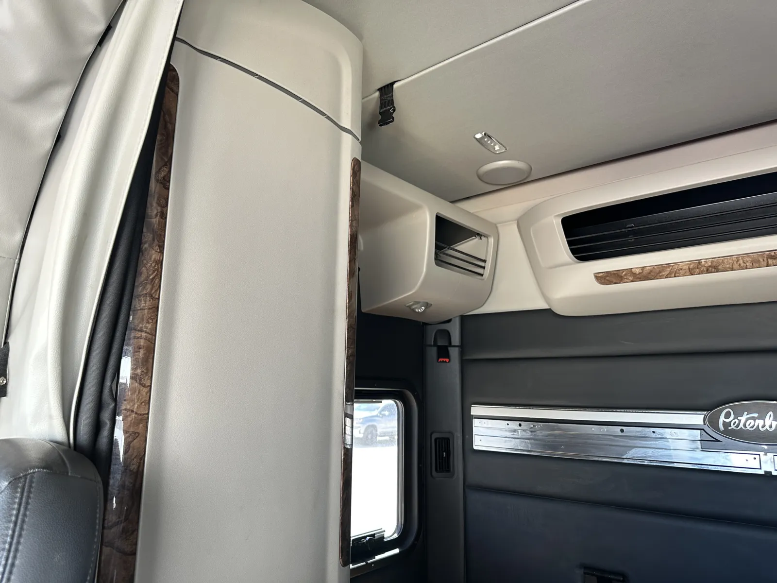 2025 Peterbilt - image 22