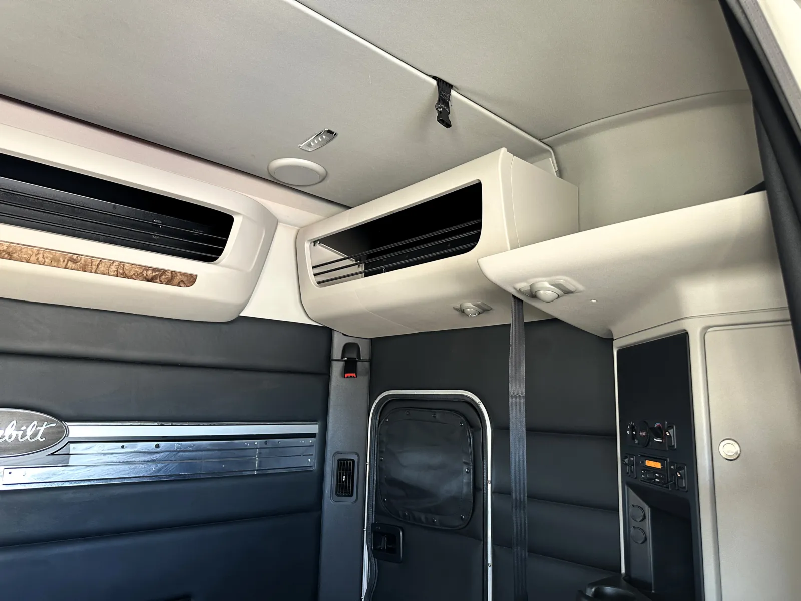 2025 Peterbilt - image 24