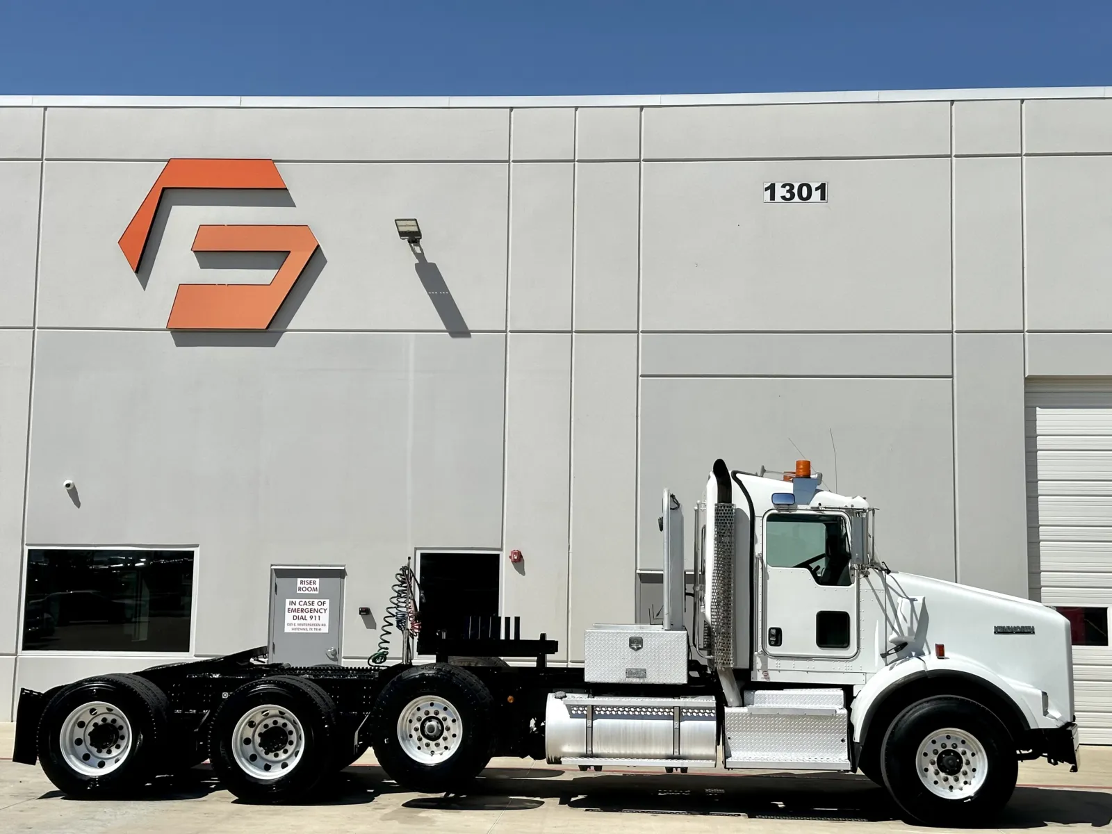 2015 Kenworth T800 - image 3