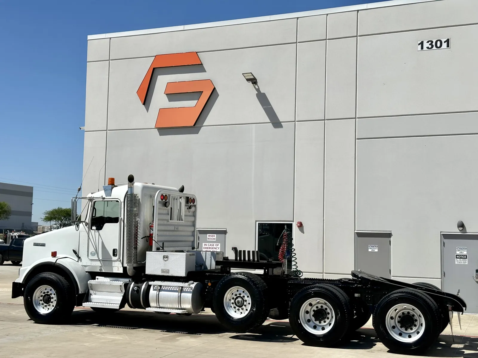 2015 Kenworth T800 - image 6