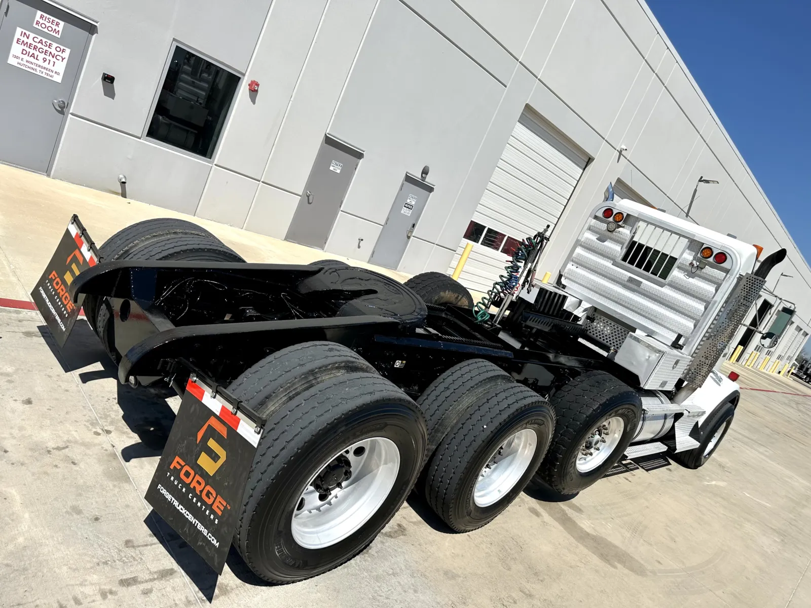 2015 Kenworth T800 - image 11