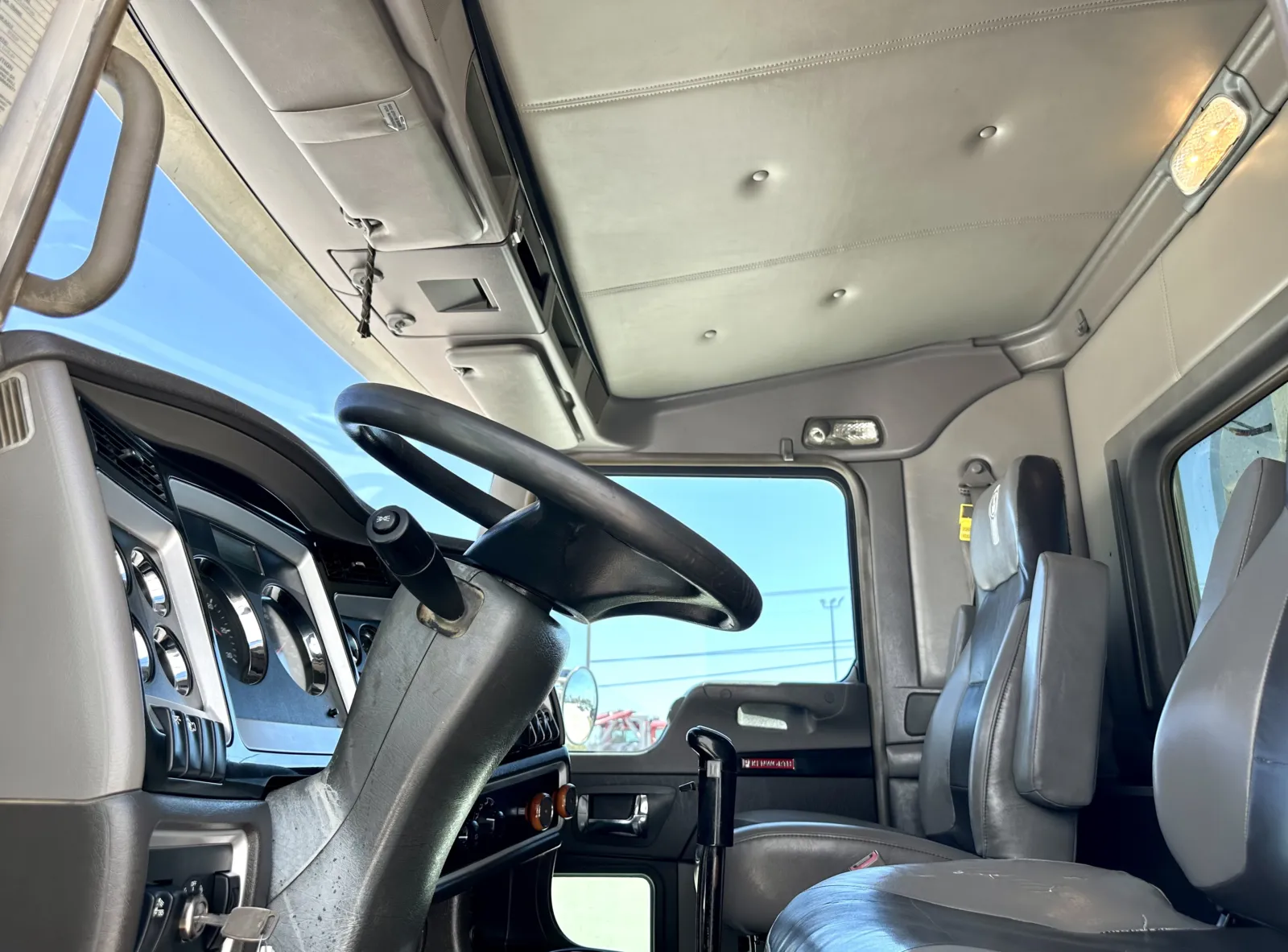 2015 Kenworth T800 - image 14
