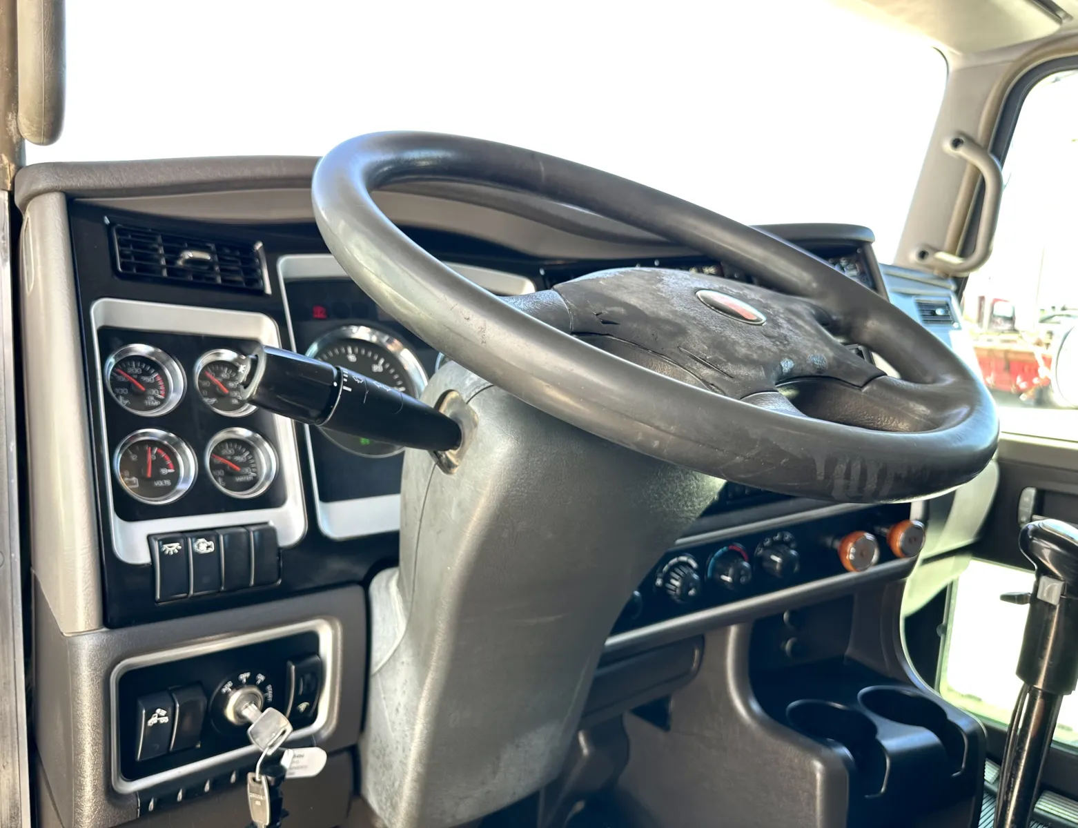 2015 Kenworth T800 - image 15