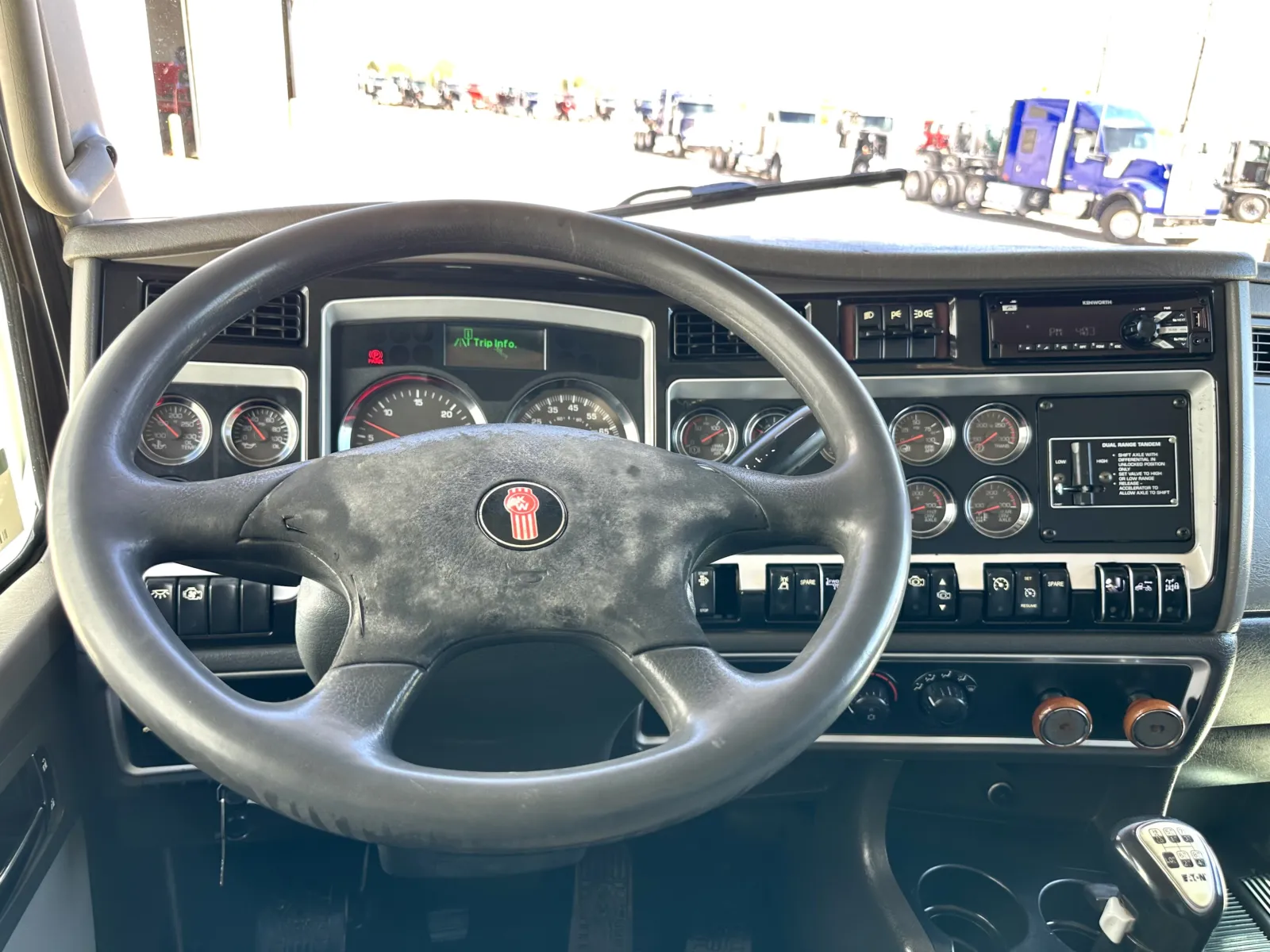 2015 Kenworth T800 - image 16