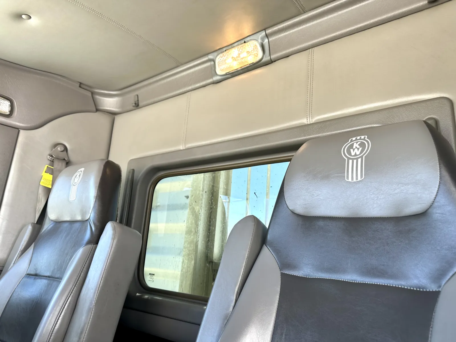 2015 Kenworth T800 - image 20