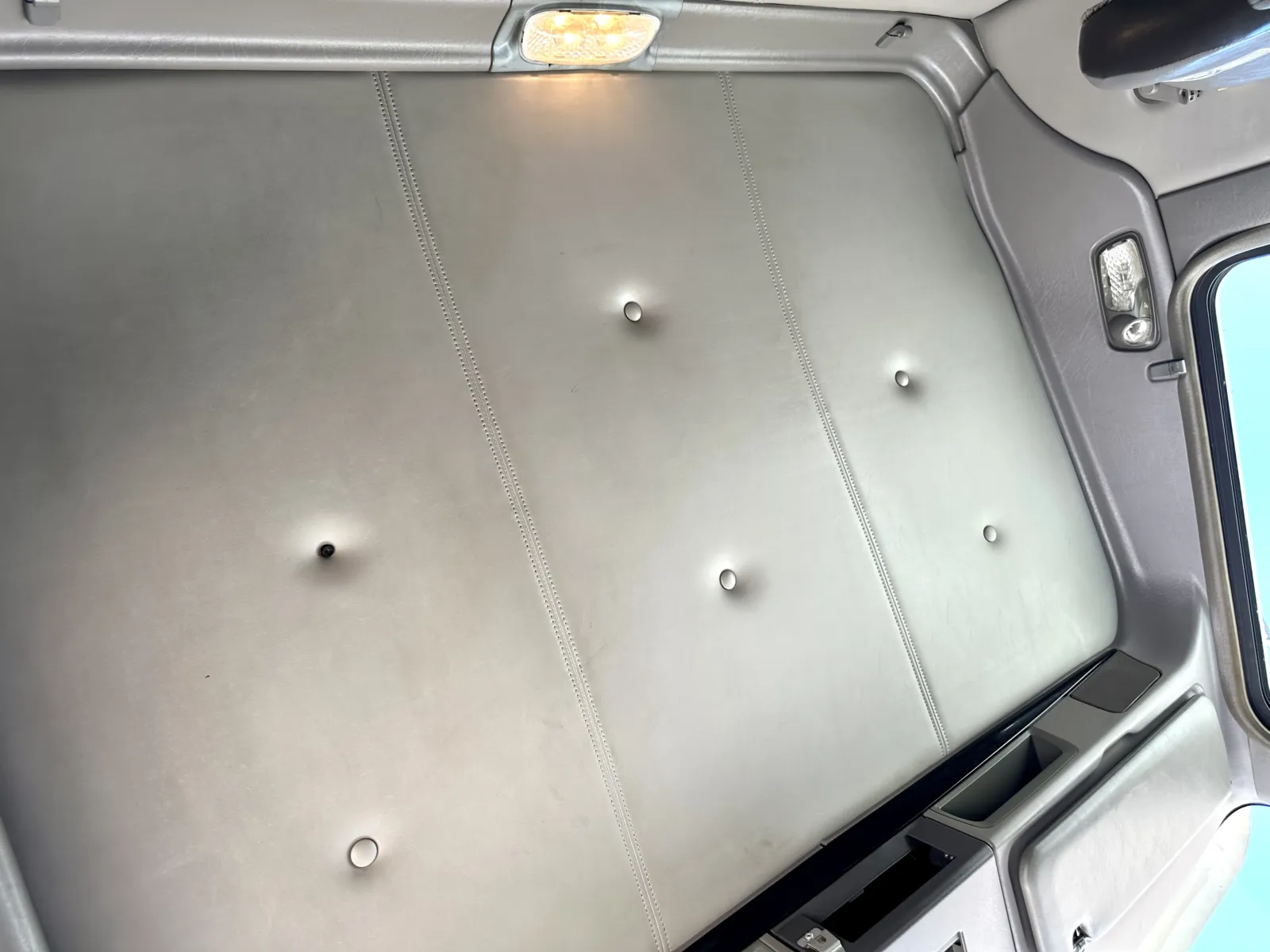 2015 Kenworth T800 - image 21