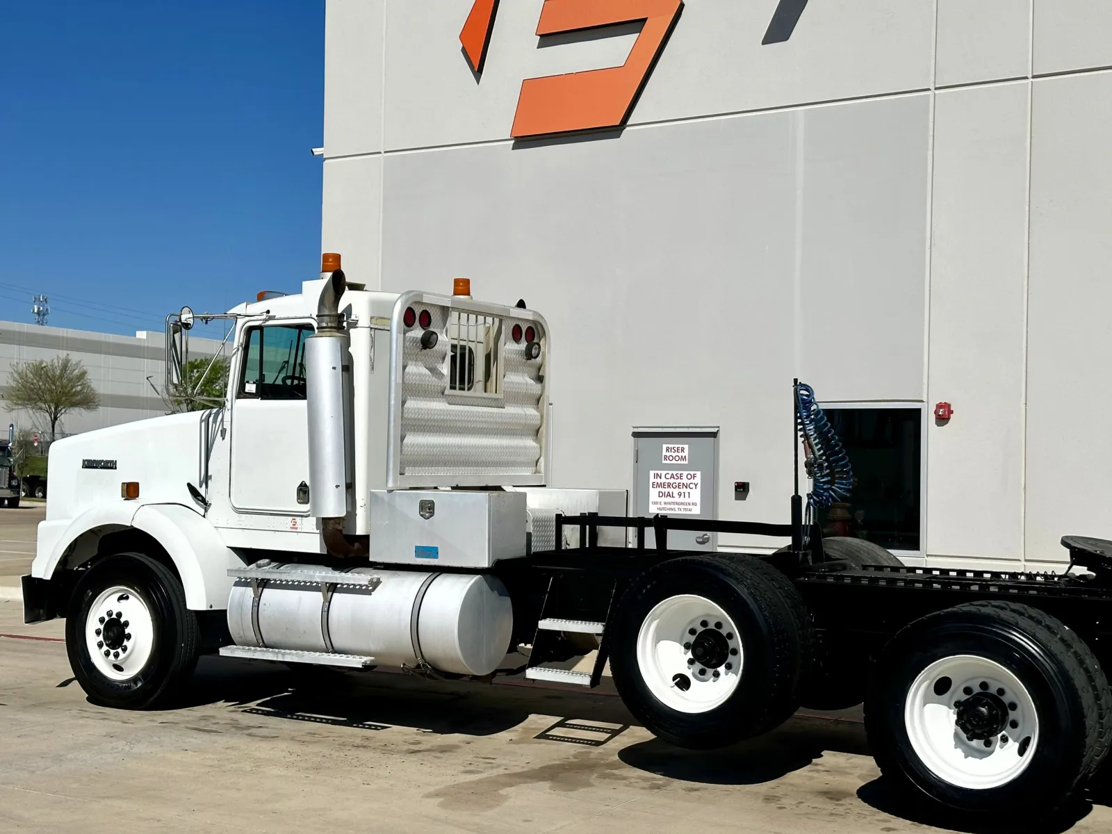 2001 Kenworth T800 - image 8