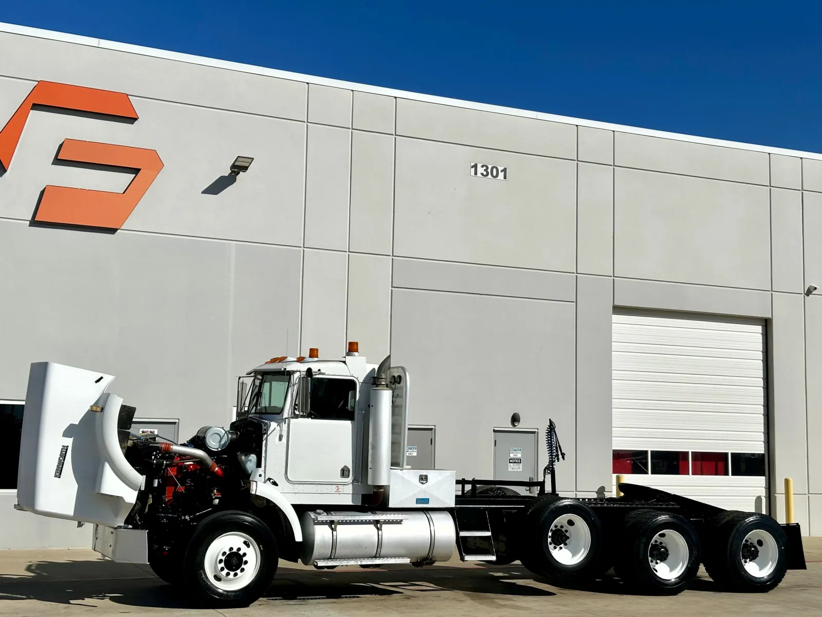 2001 Kenworth T800 - image 10