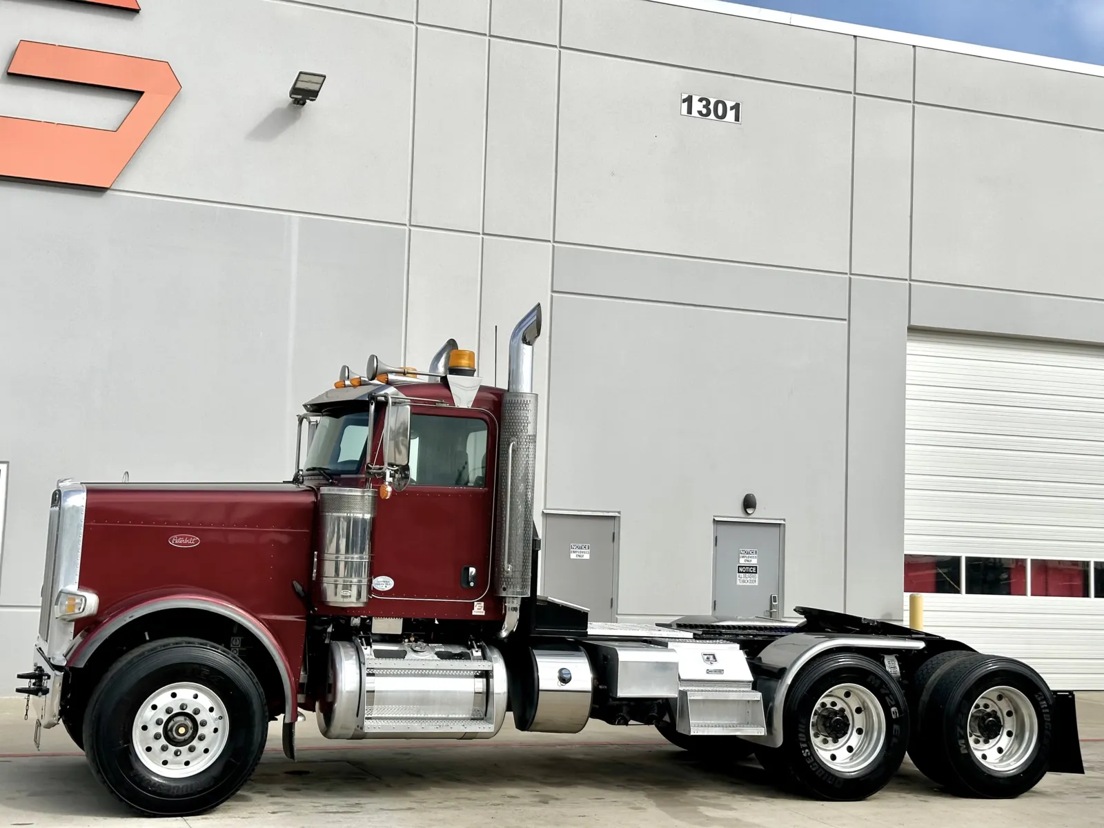 2018 Peterbilt 389 - image 2