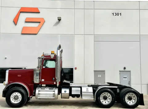 More photos of 2018 PETERBILT 389 at Forge Truck Centers - Texas, TX