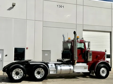 More photos of 2018 PETERBILT 389 at Forge Truck Centers - Texas, TX