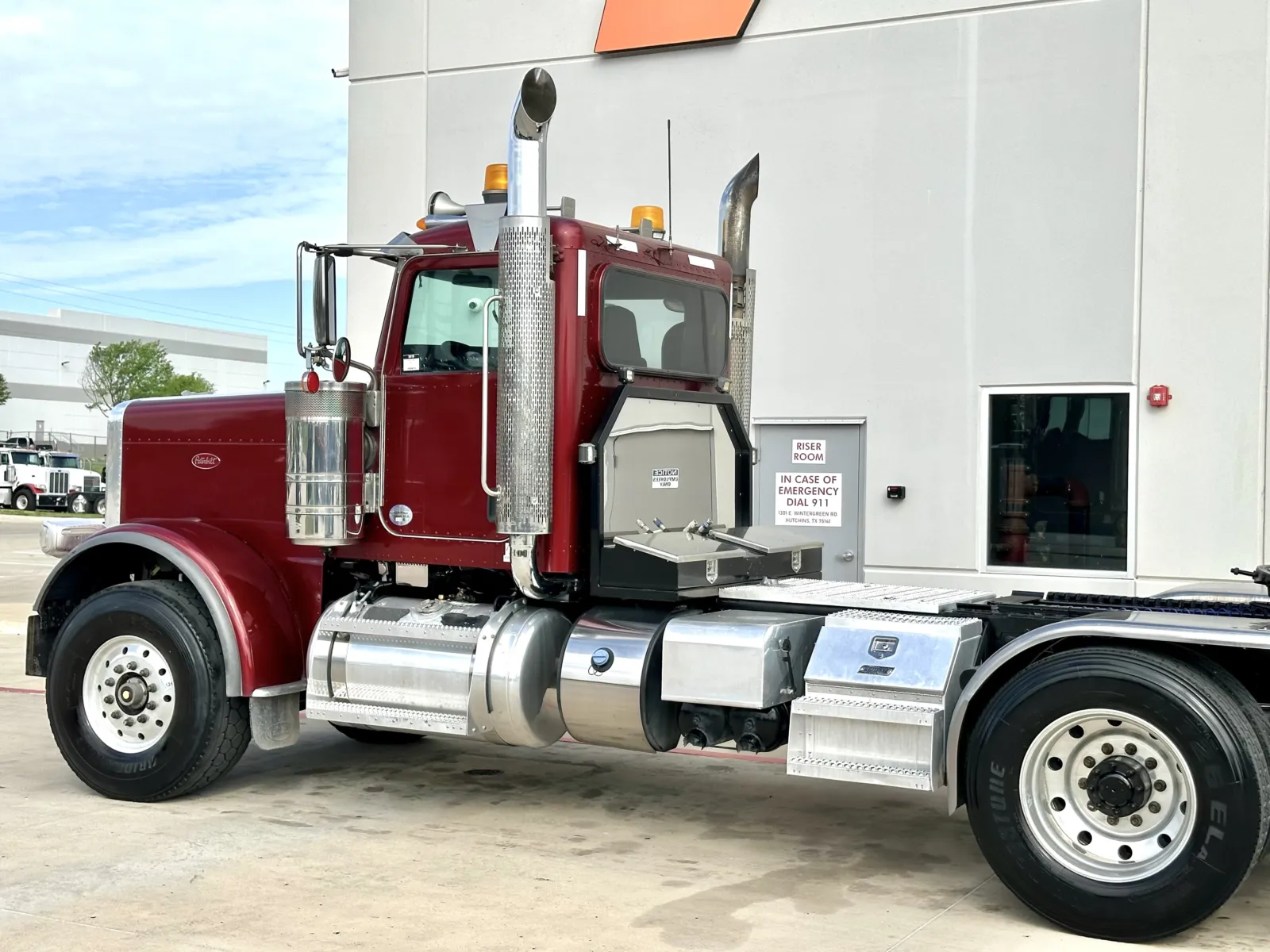 2018 Peterbilt 389 - image 8
