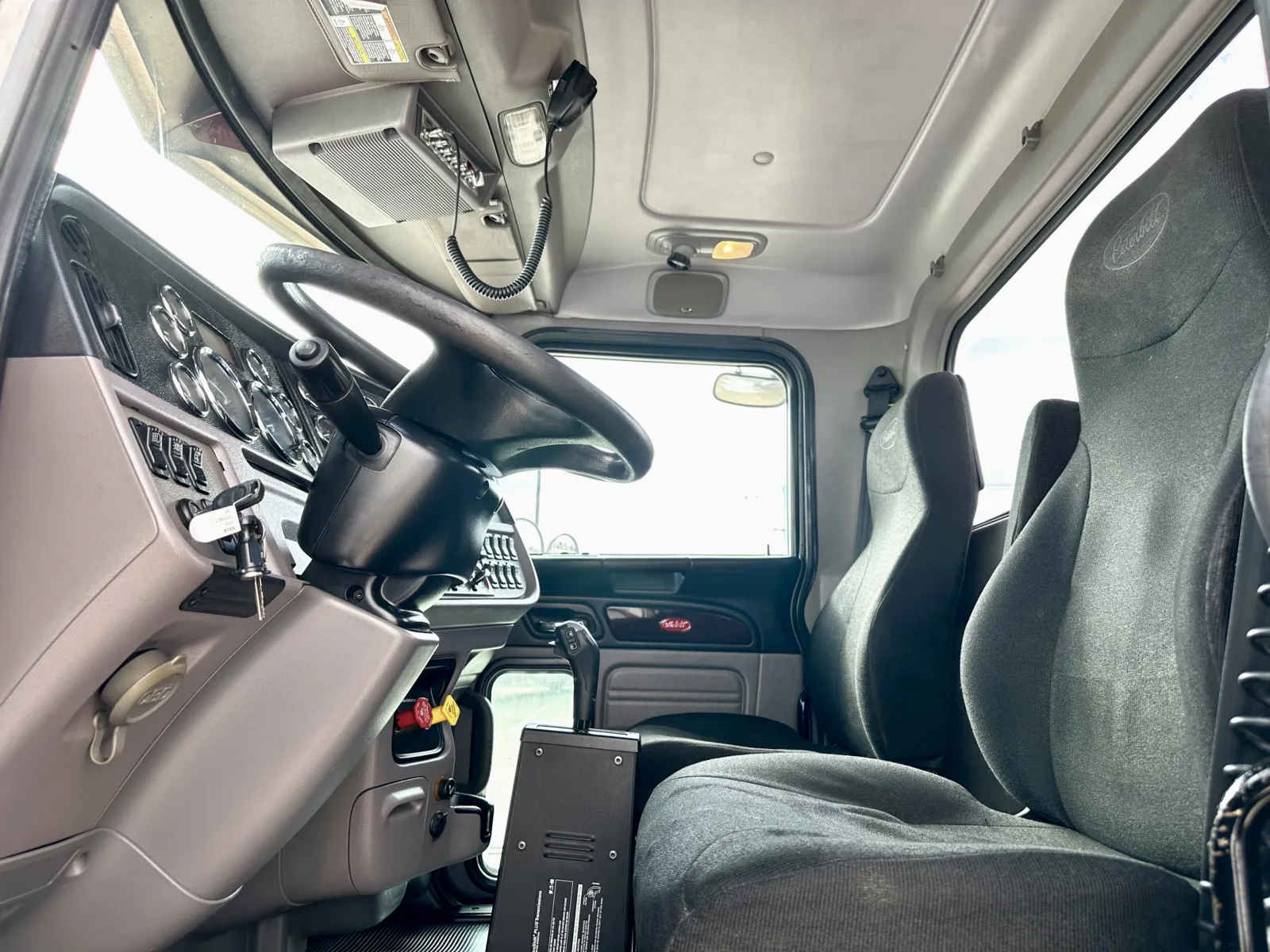 2018 Peterbilt 389 - image 14