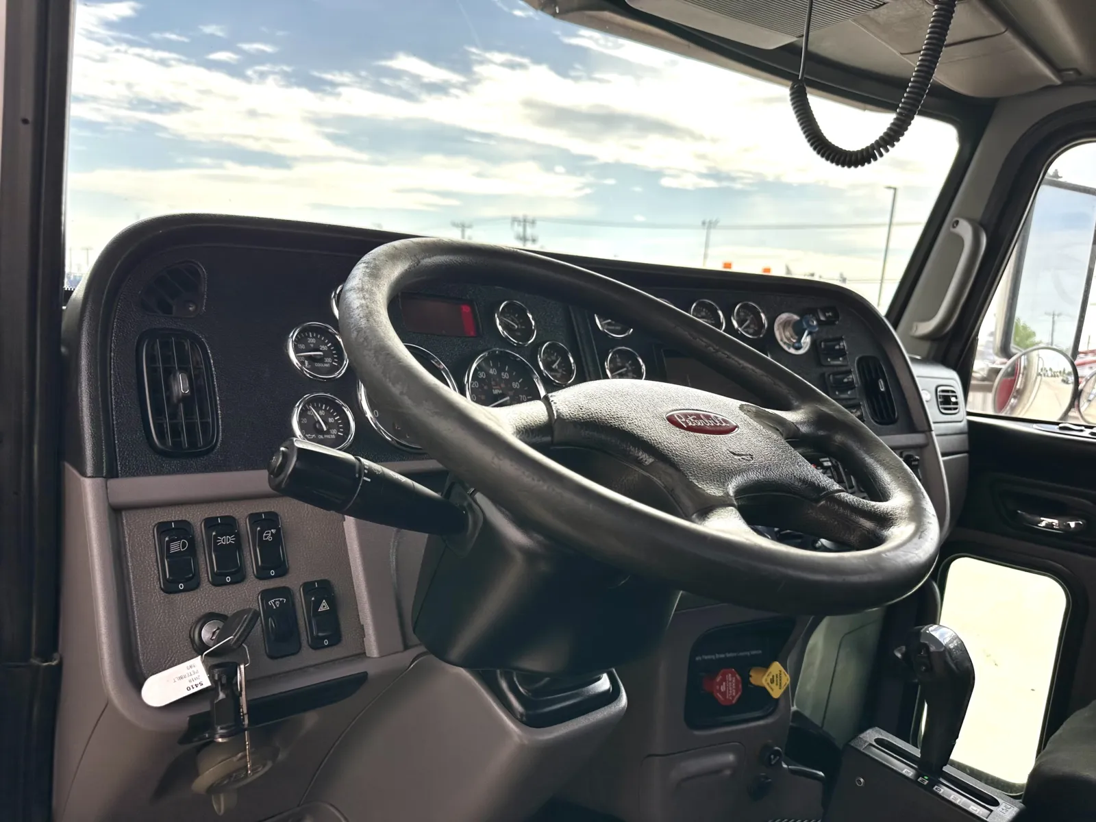 2018 Peterbilt 389 - image 15