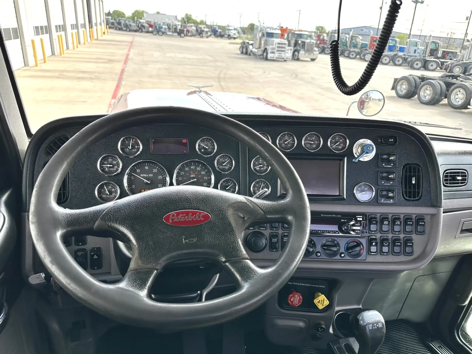 2018 Peterbilt 389 - image 16