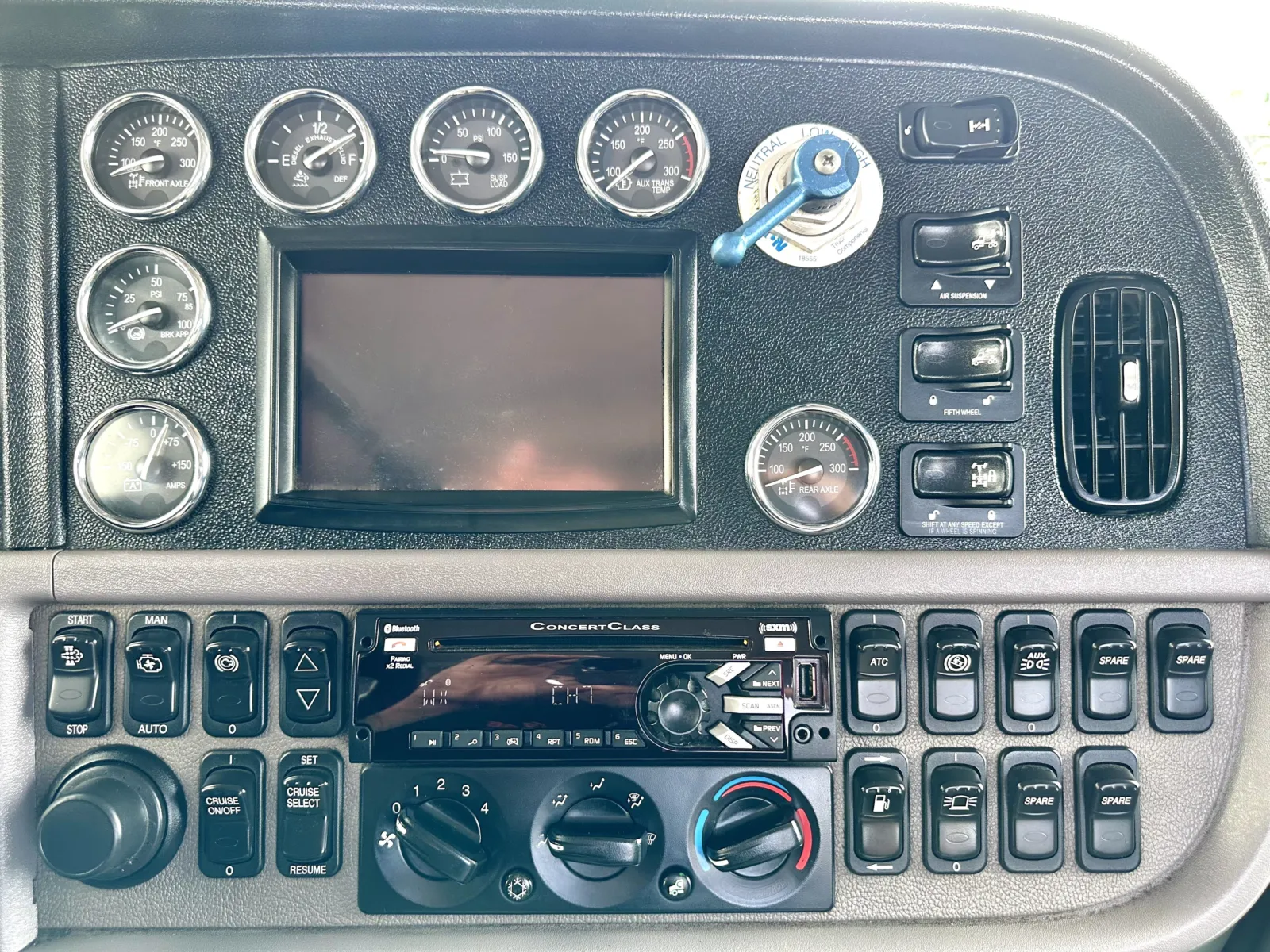 2018 Peterbilt 389 - image 18