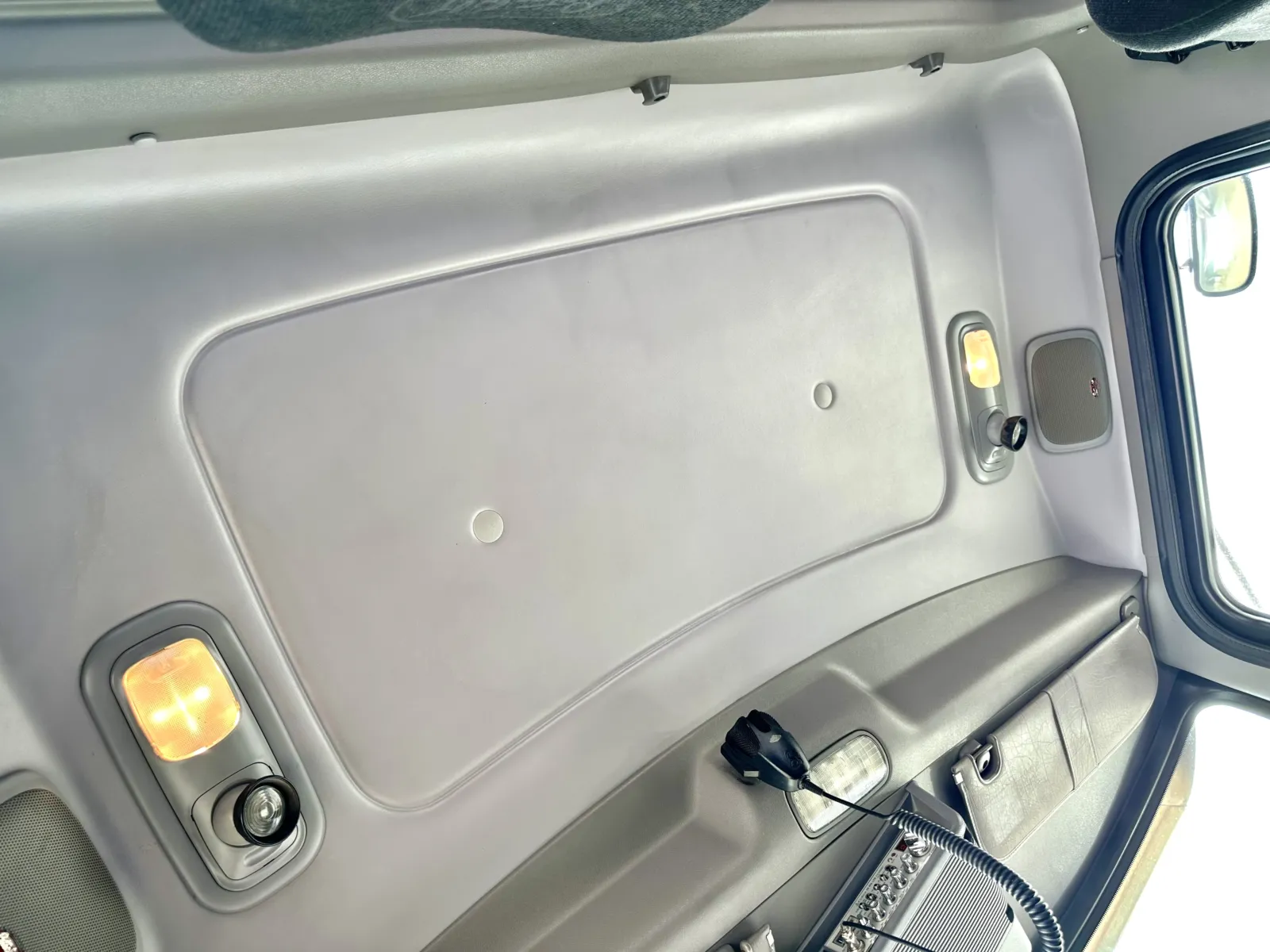 2018 Peterbilt 389 - image 21