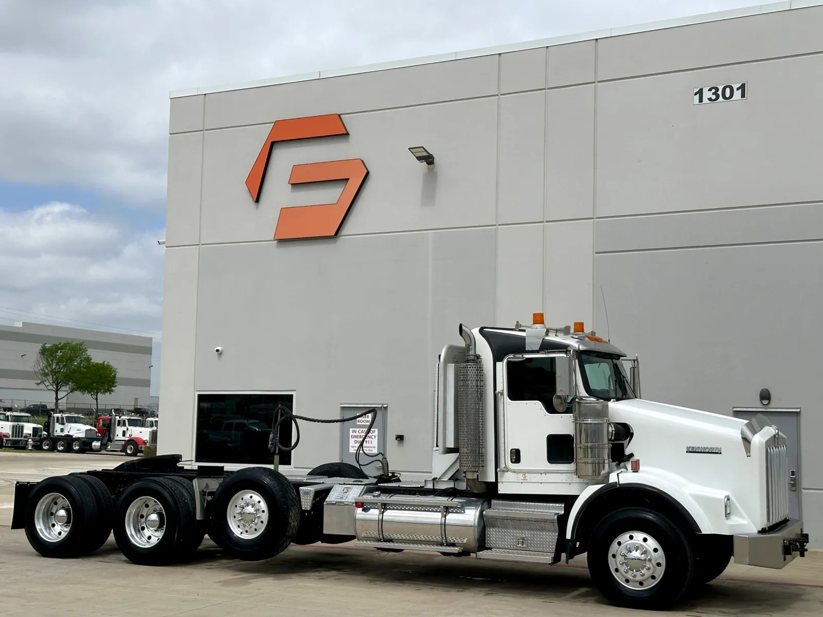 2007 Kenworth T800 - image 1