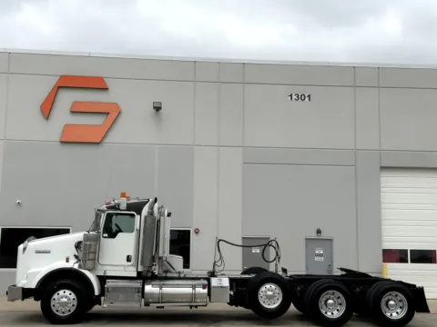 More photos of 2007 KENWORTH T800 at Forge Truck Centers - Texas, TX