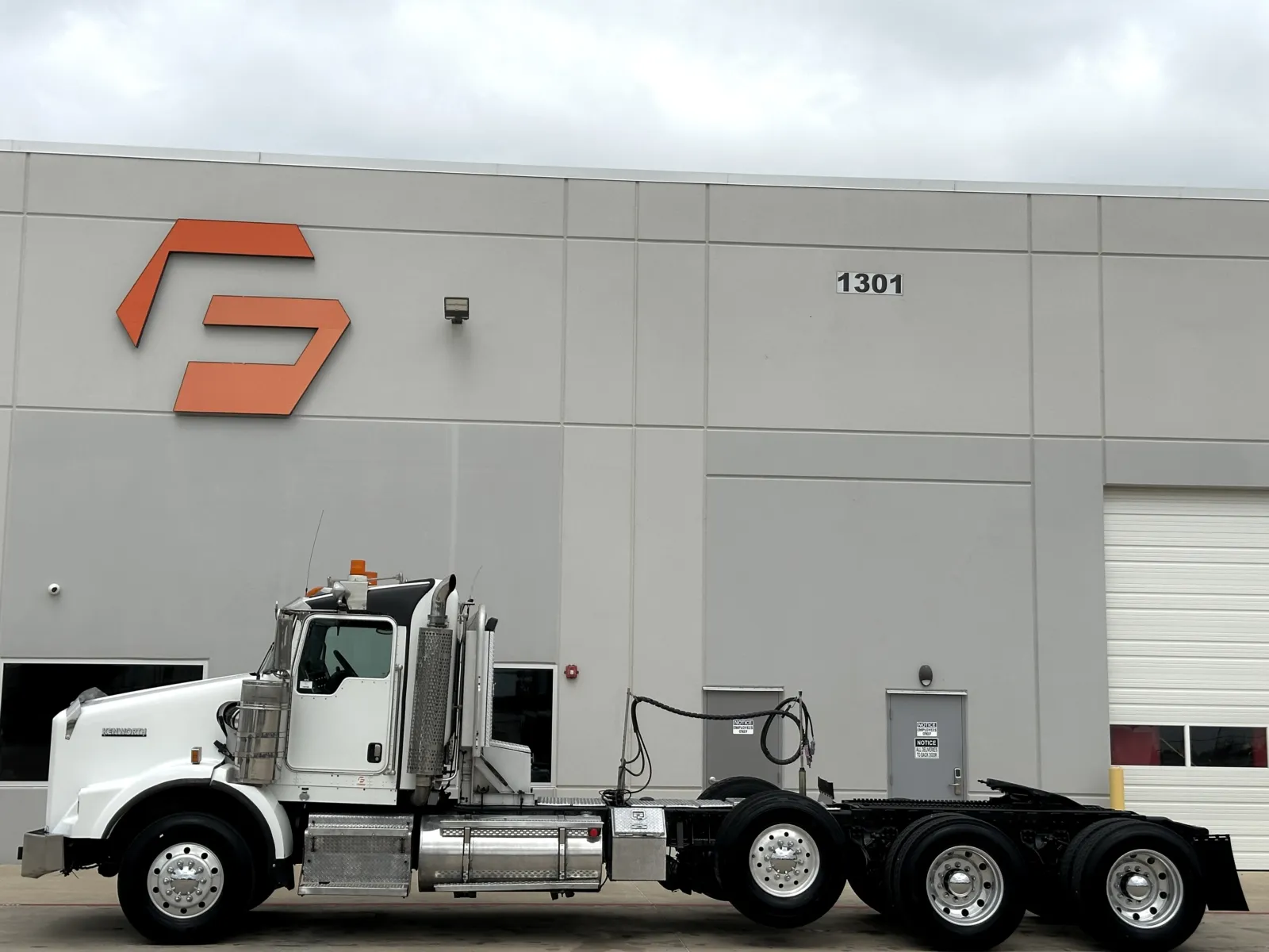 2007 Kenworth T800 - image 4