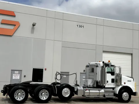 More photos of 2007 KENWORTH T800 at Forge Truck Centers - Texas, TX