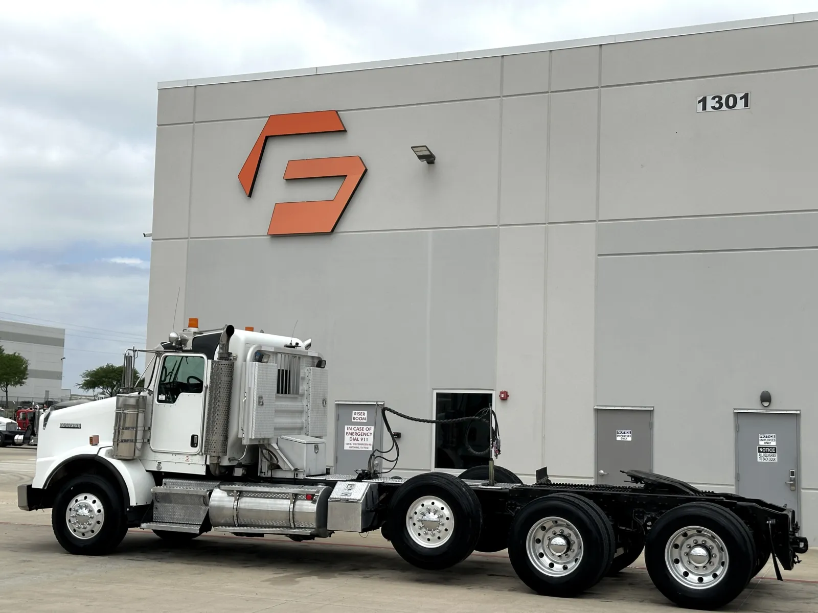 2007 Kenworth T800 - image 6