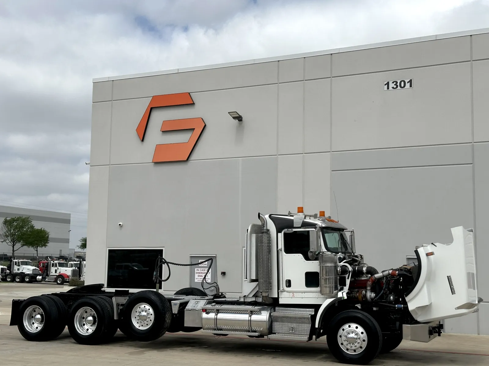 2007 Kenworth T800 - image 9