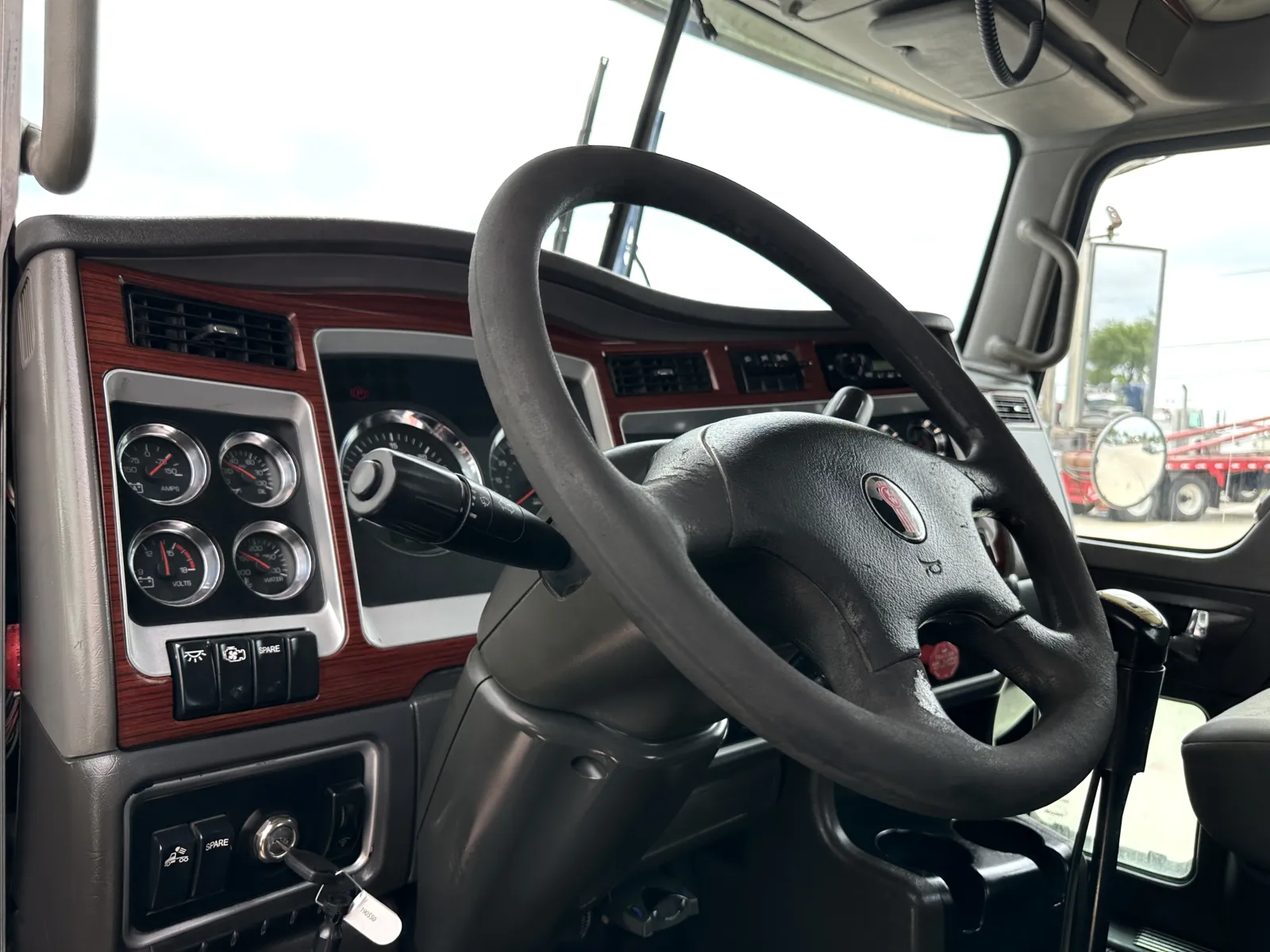 2007 Kenworth T800 - image 15