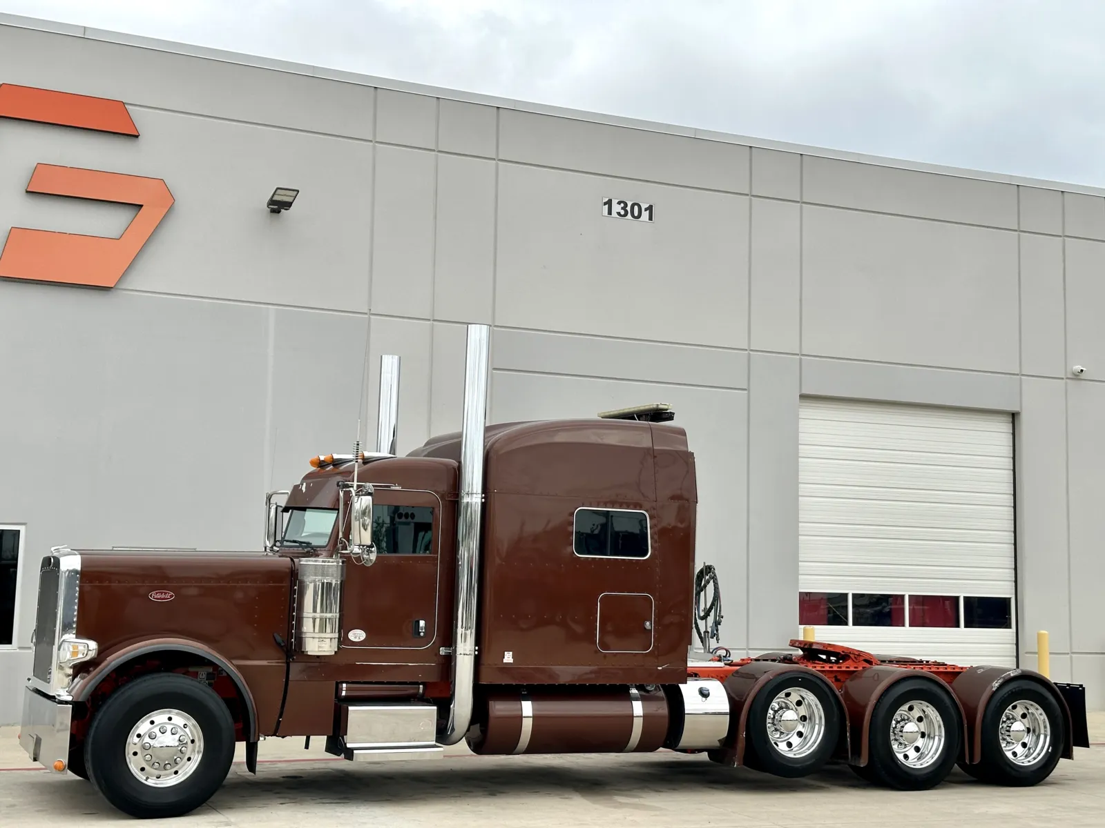 2022 Peterbilt 389 - image 2