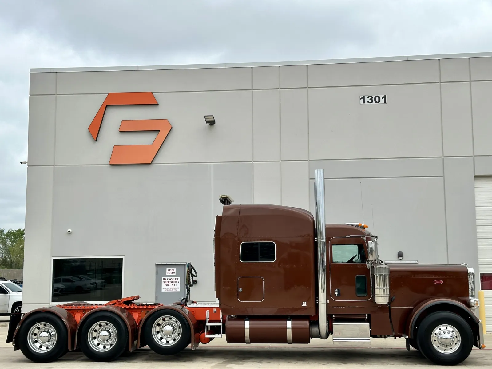 2022 Peterbilt 389 - image 3
