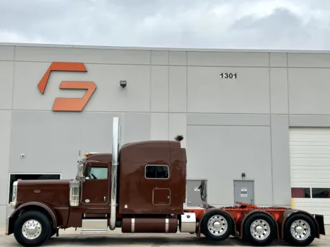 More photos of 2022 PETERBILT 389 at Forge Truck Centers - Texas, TX