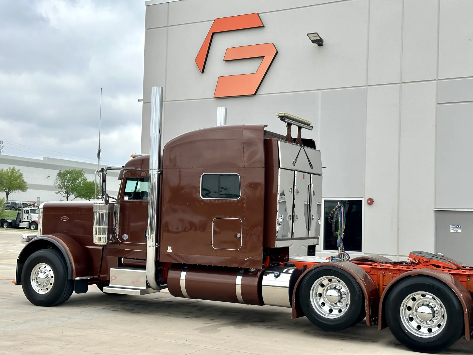 2022 Peterbilt 389 - image 8