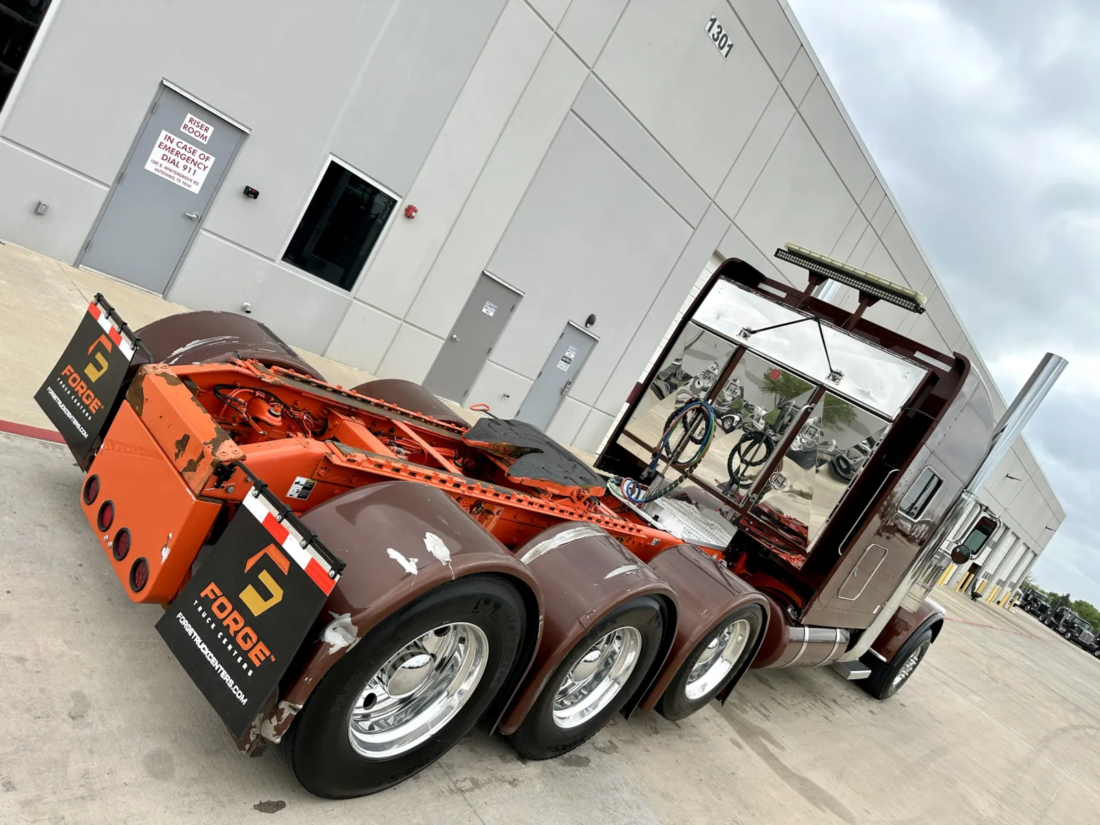 2022 Peterbilt 389 - image 11