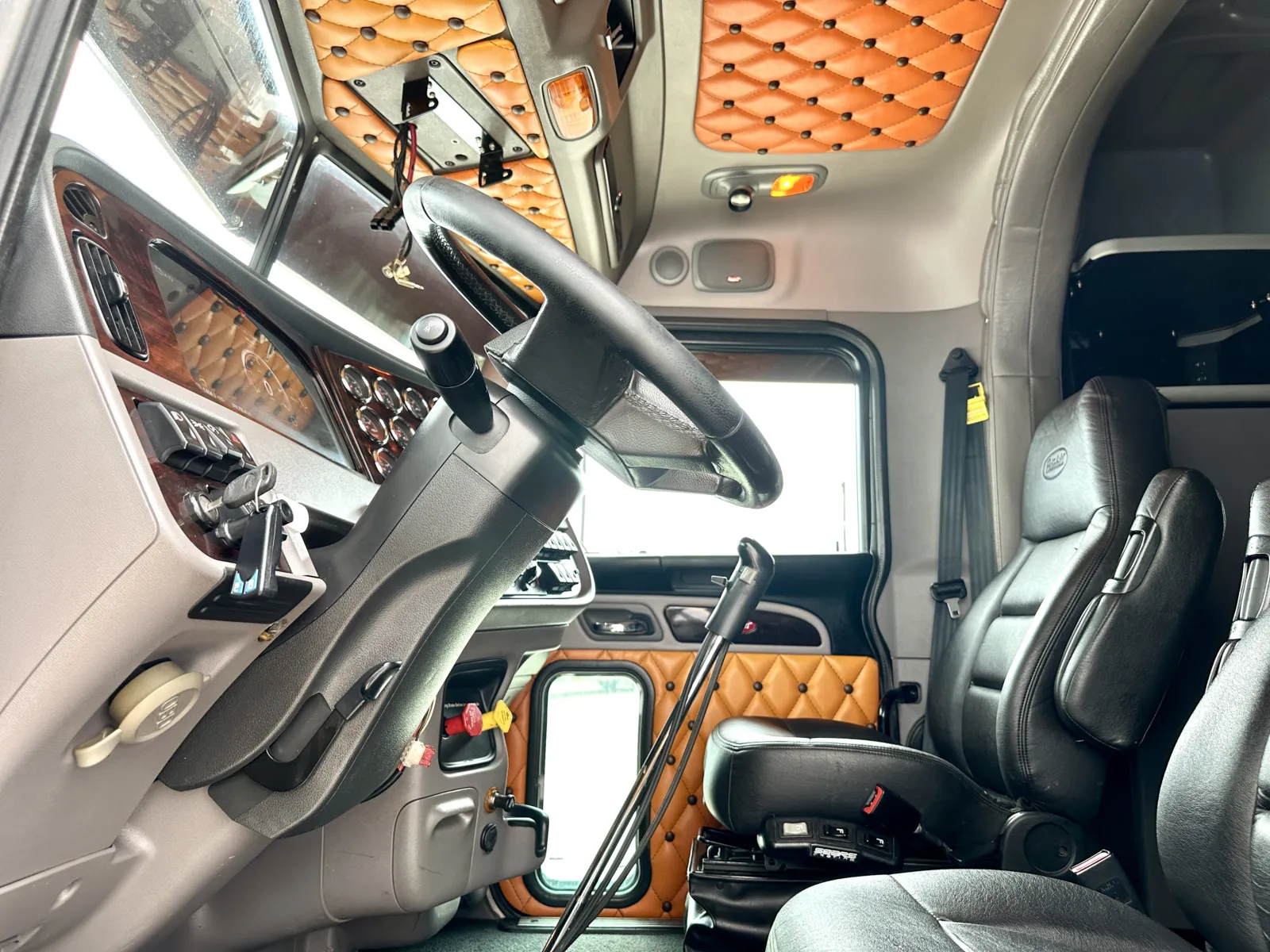 2022 Peterbilt 389 - image 14