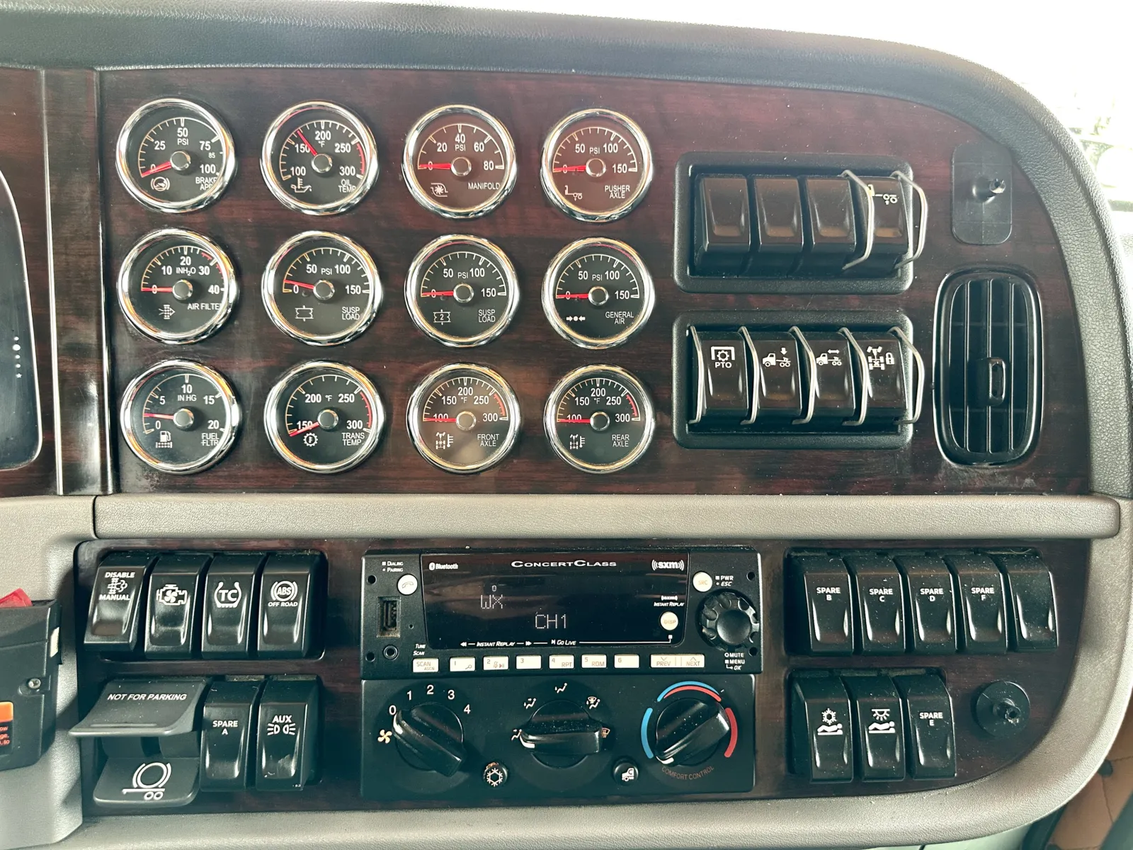 2022 Peterbilt 389 - image 18