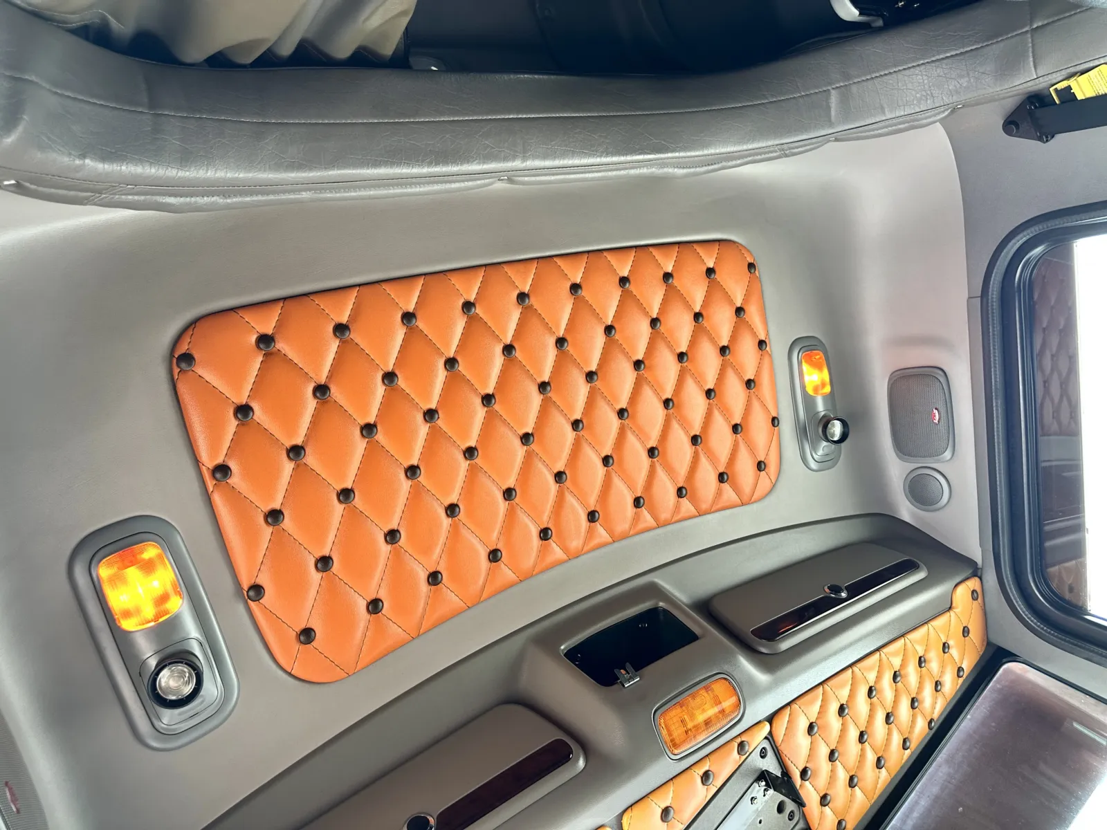 2022 Peterbilt 389 - image 21