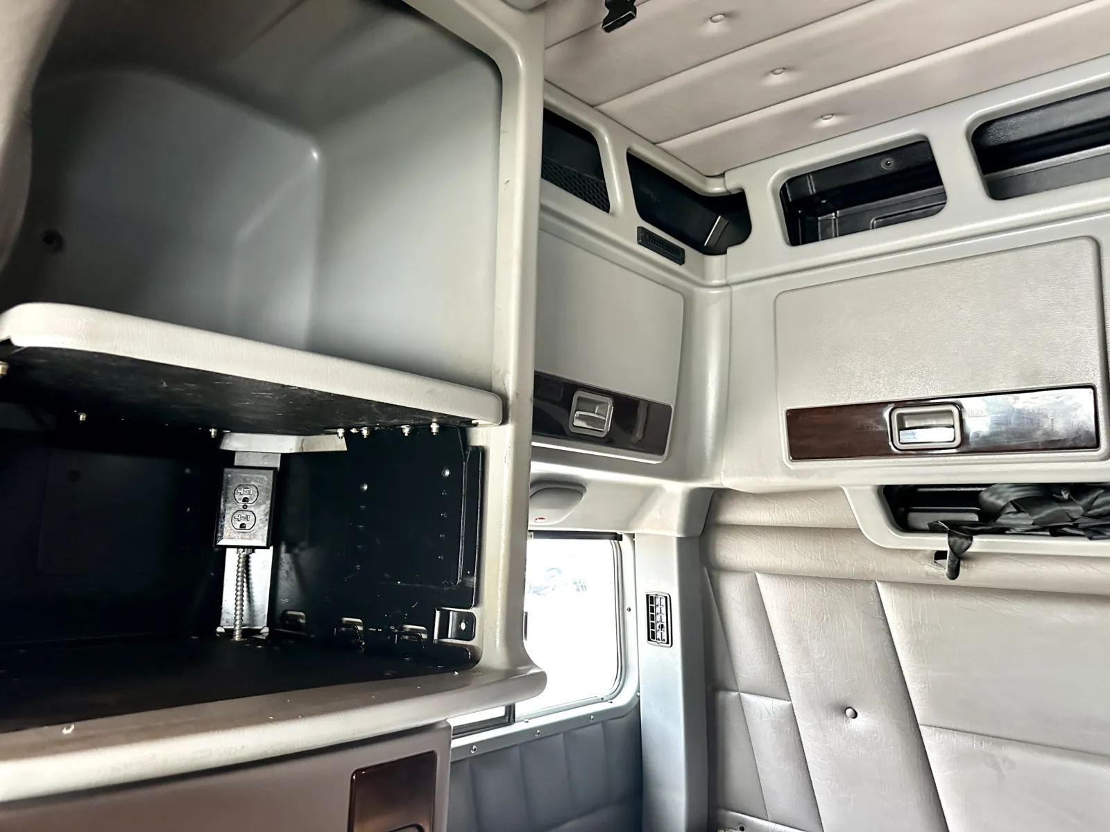 2022 Peterbilt 389 - image 22