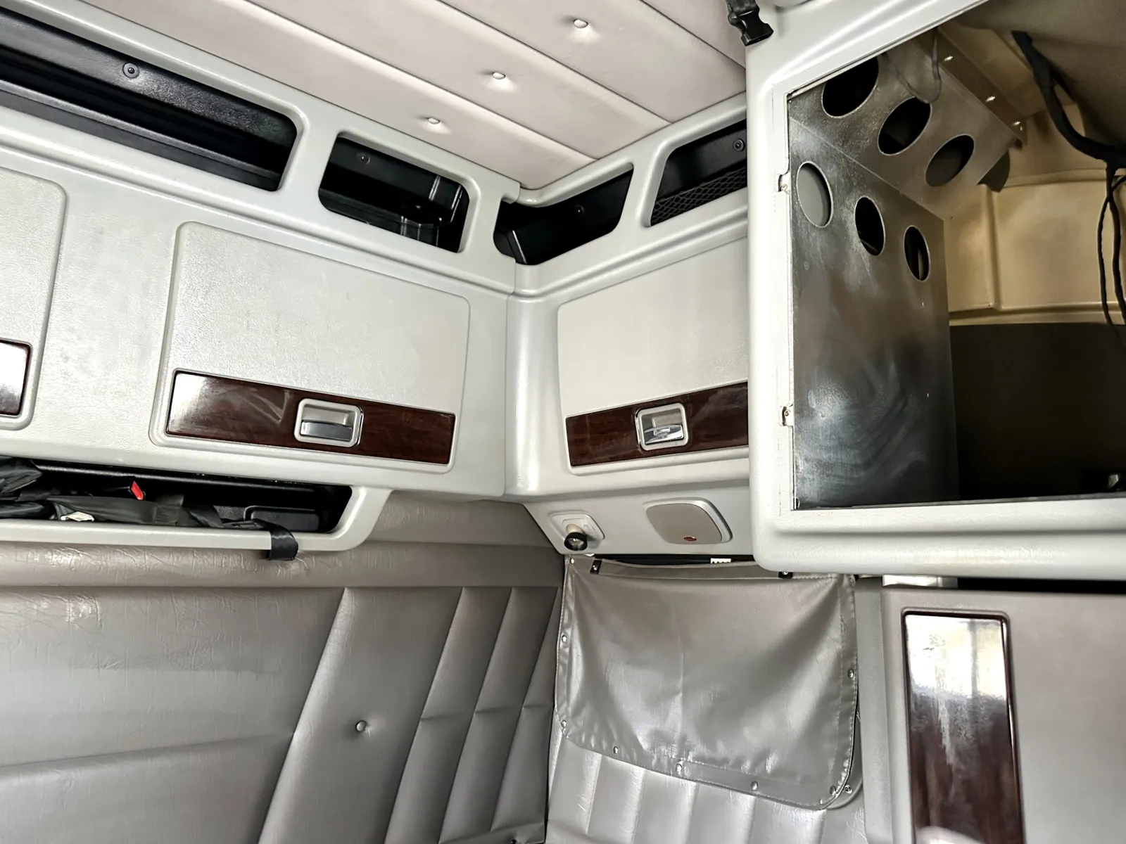 2022 Peterbilt 389 - image 24