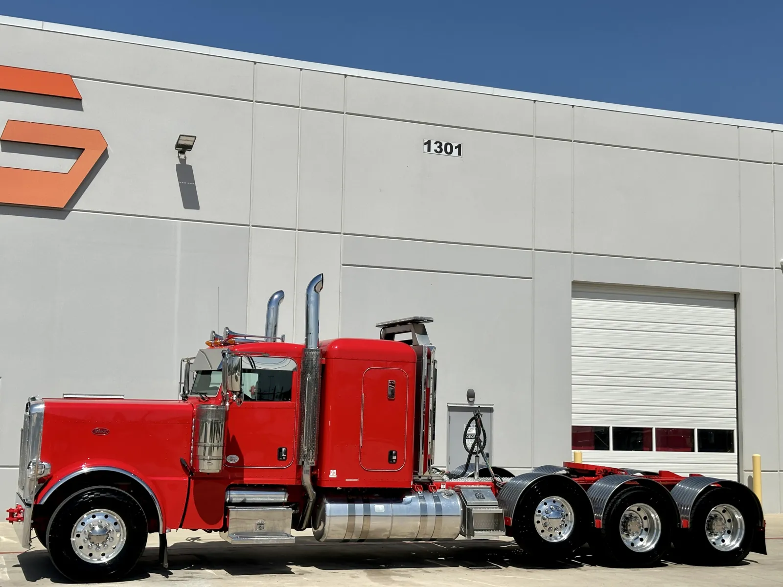 2024 Peterbilt 389 - image 2
