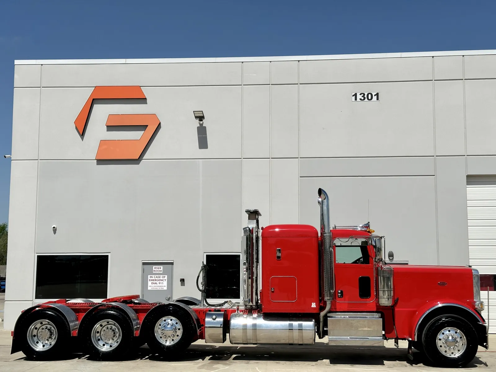 2024 Peterbilt 389 - image 3