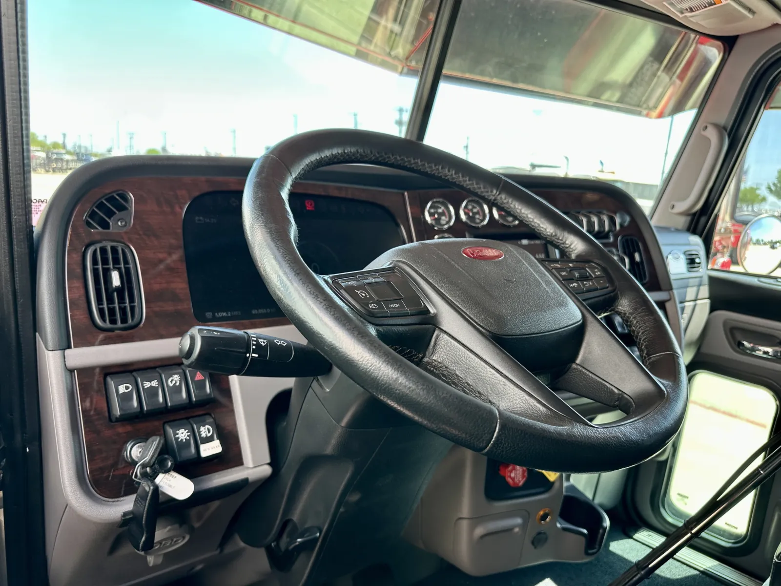 2024 Peterbilt 389 - image 15