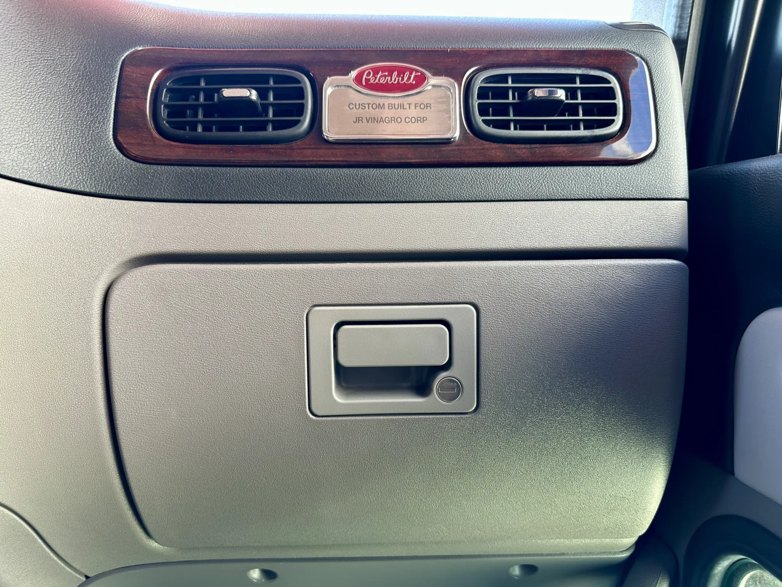 2024 Peterbilt 389 - image 19