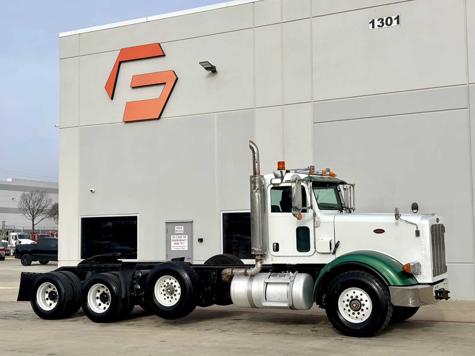 2009 Peterbilt - image 1