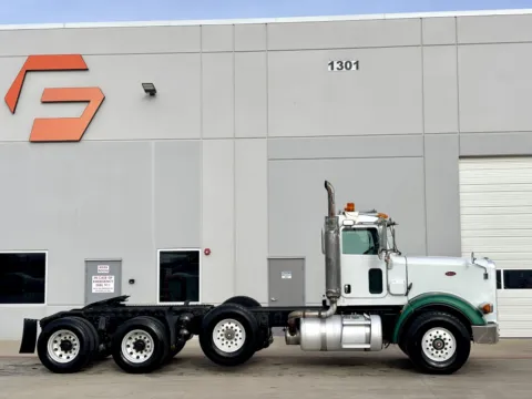 Another view of 2009 PETERBILT 367 for sale in Hutchins, TX at Forge Truck Centers - Texas