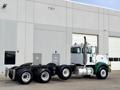 More photos of 2009 PETERBILT 367 at Forge Truck Centers - Texas, TX