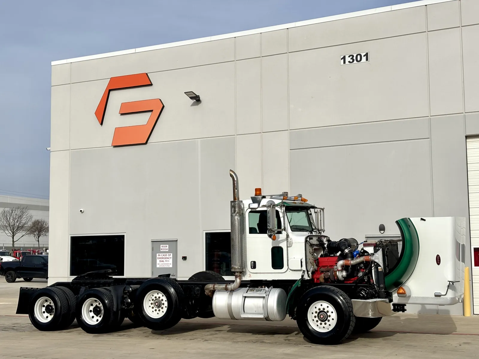 2009 Peterbilt - image 9