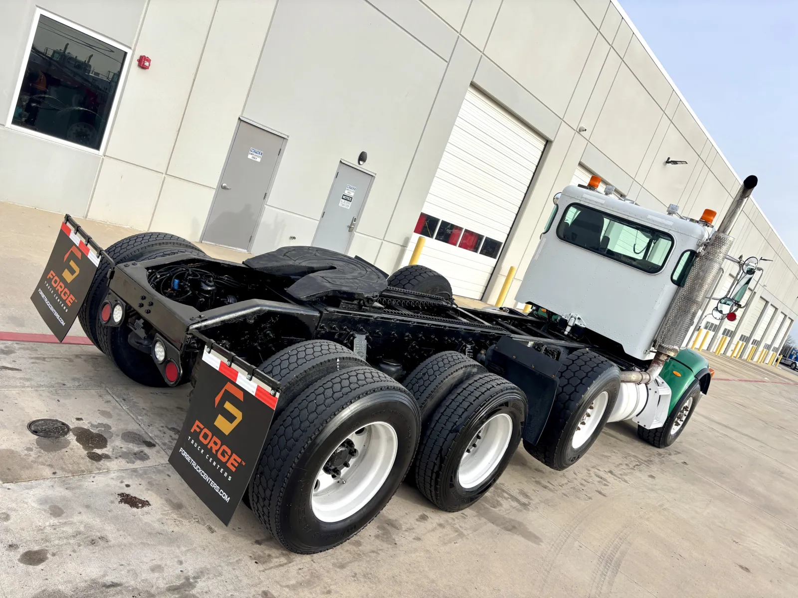 2009 Peterbilt - image 11