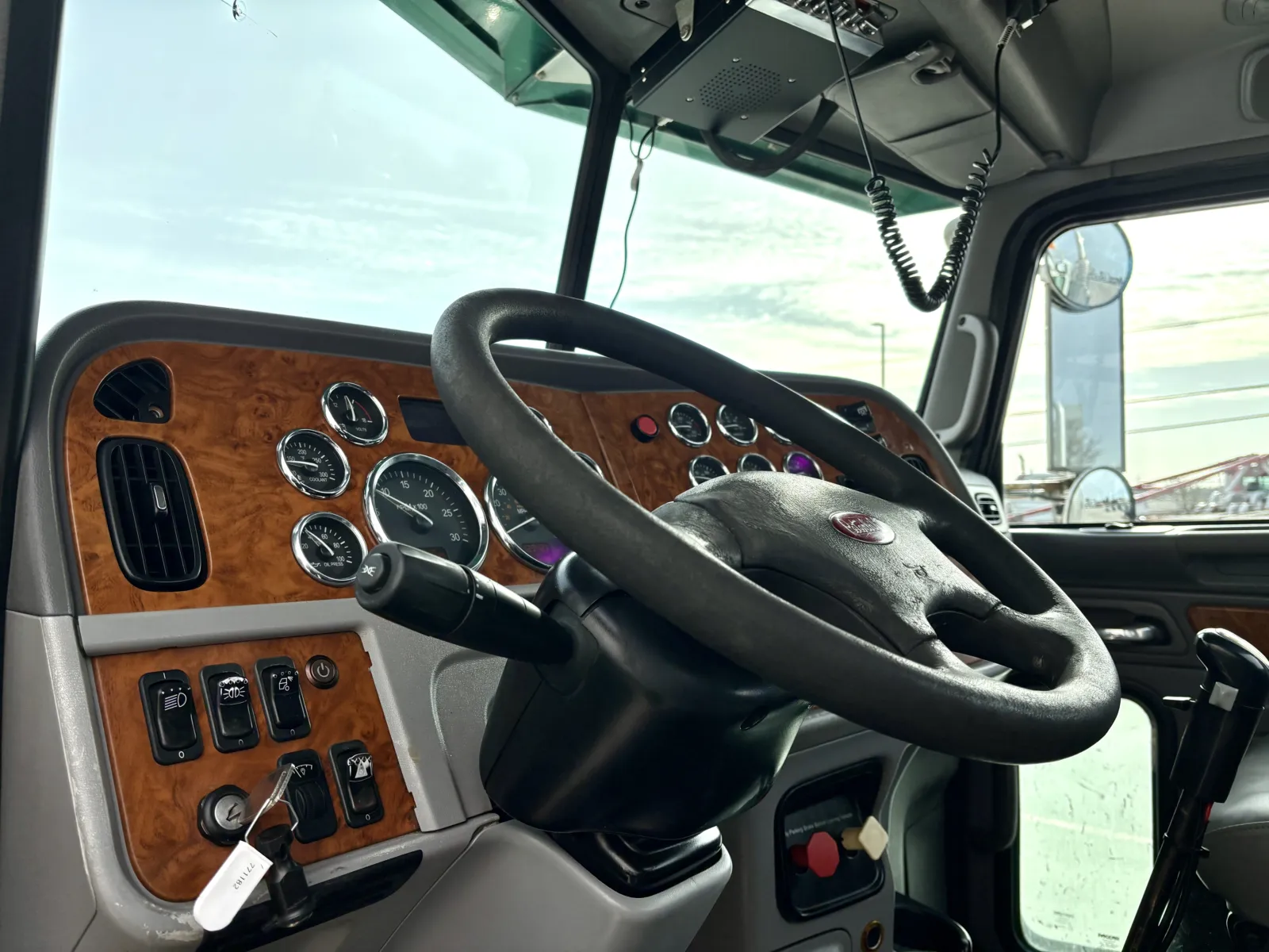 2009 Peterbilt - image 15