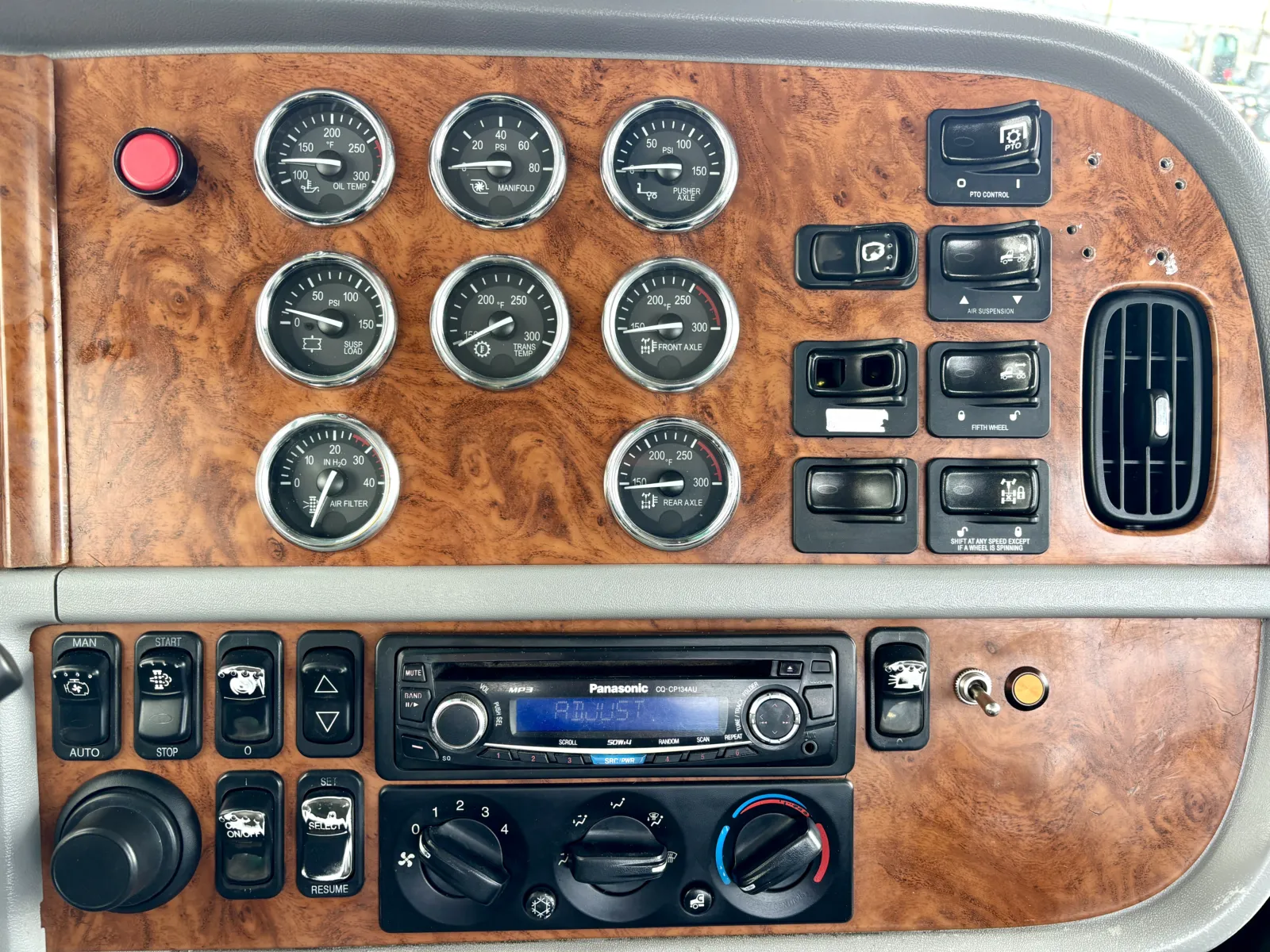 2009 Peterbilt - image 16